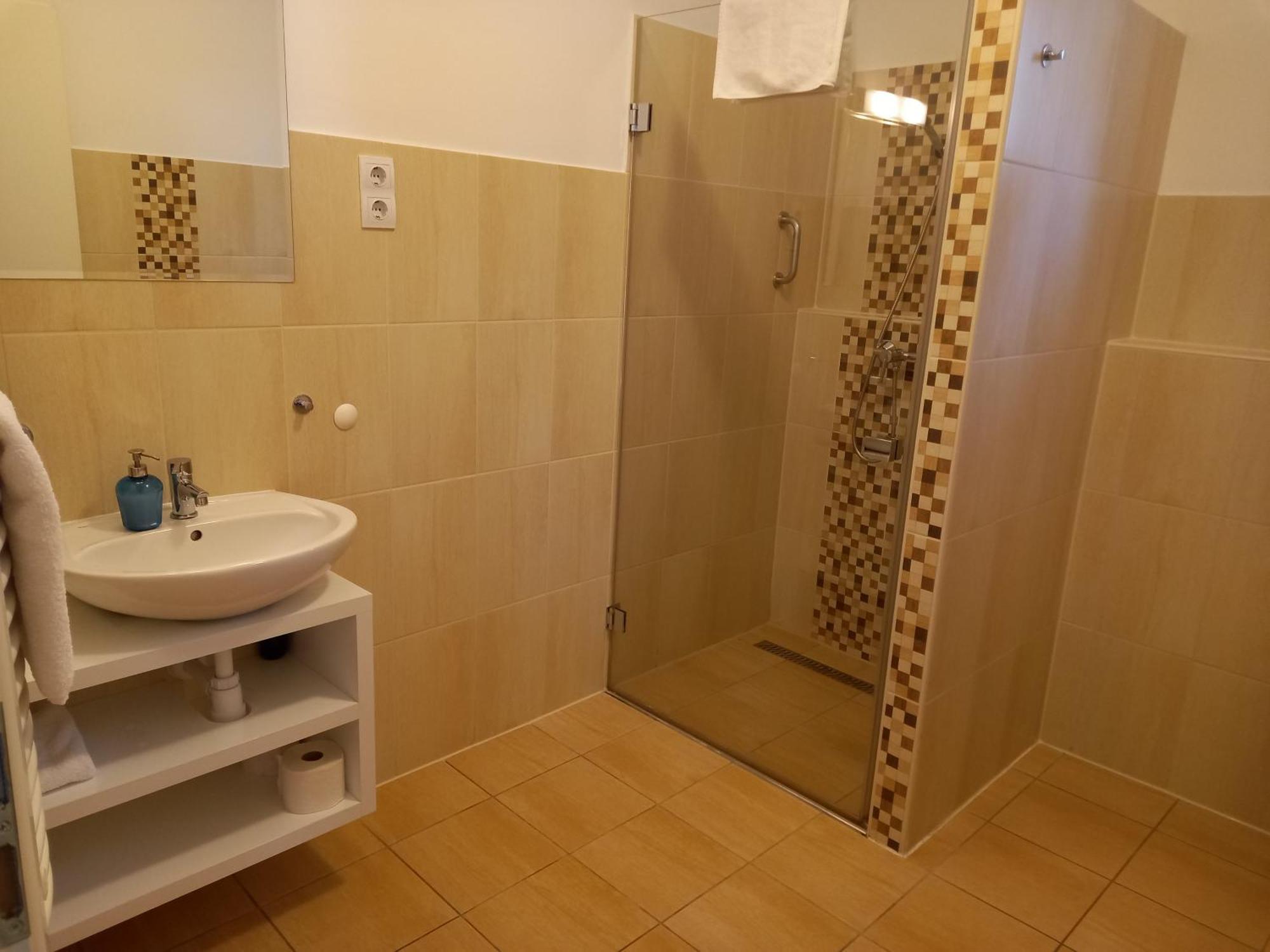 Orchidea Apartman Mosonmagyaróvár Buitenkant foto